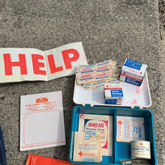 Johnson and Johnson first aid kit - from 64 years ago! 1960 - Picture 3 of 7